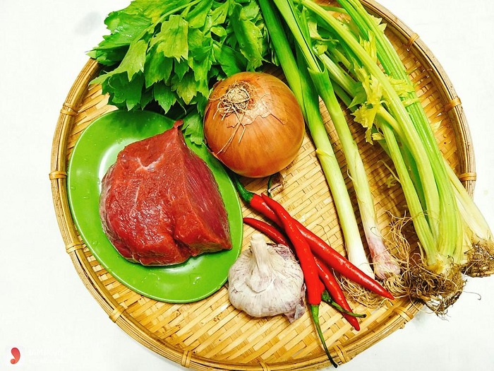 Thịt bò trộn cần tây