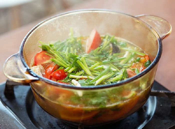 Canh cần tây cà chua